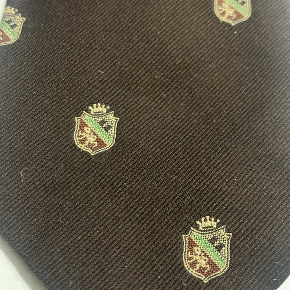 Vintage Brown w/ lion Crest Young Men’s Saddle Club brand 100 % polyester - Picture 2 of 5